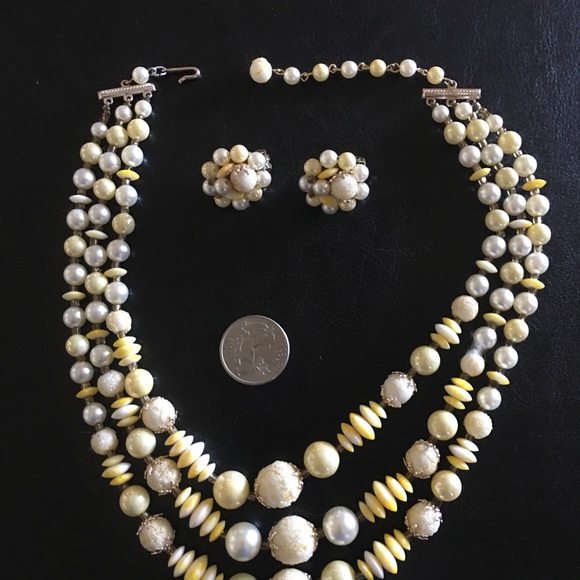 1950s Beaded necklace & earrings - Picture 1 of 3